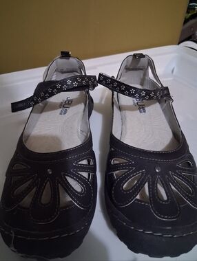 New NWT JBU Black Floral-Accent Mary Jane Flats